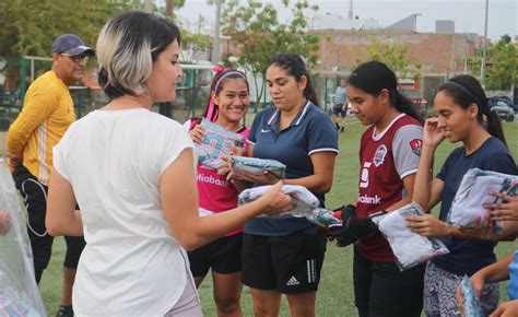 Recibe Selecci N Mazatl N Imdem Uniformes Para Encarar El Estatal Libre