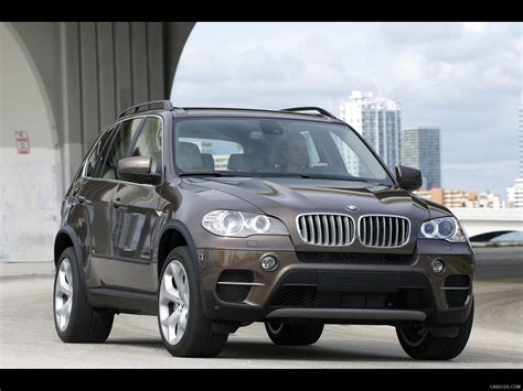 BMW X5 | 2011MY | xDrive50i | Front Right Quarter View Photo