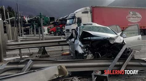 Grave Incidente In Autostrada All Altezza Della Barriera Di San Severino