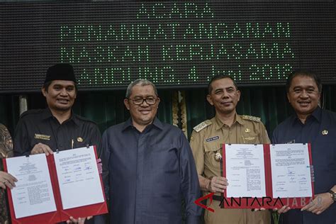 Pemprov Jabar Teken Kerja Sama MoU Pembangunan LRT Bandung Raya