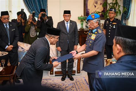 Adun Pelangai Amizar Angkat Sumpah Exco Kerajaan Negeri Pahang Bn Comms