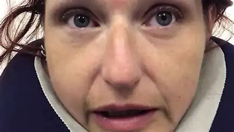 Morgen Pissen Vollbusige Milf Zieht Wei Es H Schen Aus Xhamster
