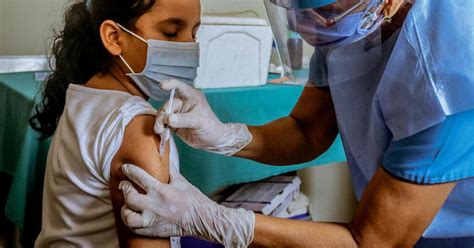 Nivel de vacunación en niños se desploma alarma en América Latina