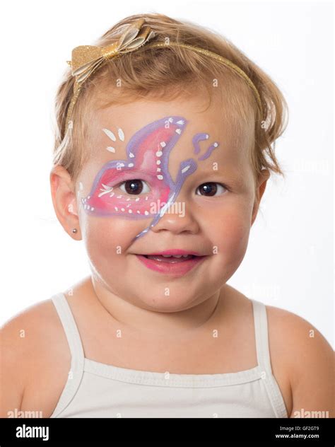 Fille Avec De La Peinture De Visage De Papillon Banque De Photographies