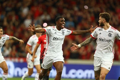 Athletico e Flamengo empatam em 1 a 1 na Ligga Arena Ligado na notícia