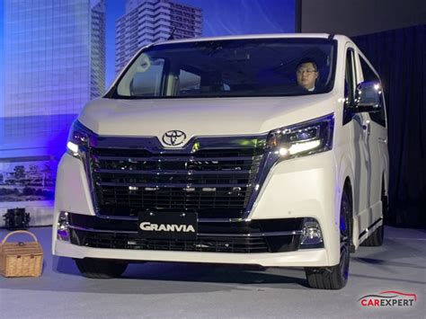 日本強檔商旅車報到，toyota Granvia頂級六人座好酷，電調ottoman座椅還比alphard多兩張 汽車專家