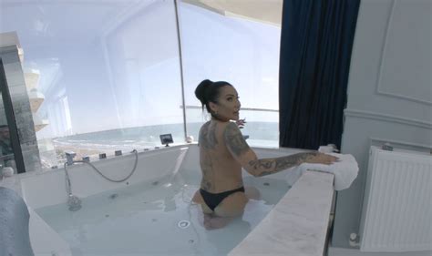 Mistress Kennya BDSM Vacation Fantasy Episode Bath Time VR Porn Video VRPorn