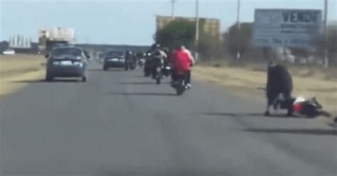 Video Patrulleros Tumban Motociclistas Convocados En Una Ruta De La