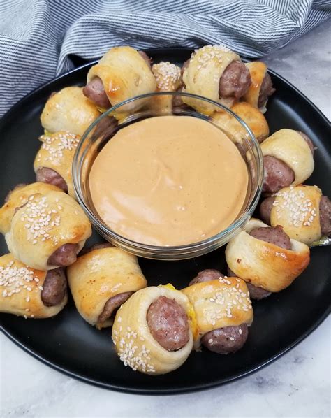 Sausage Rolls with Easy Sauce - BaconFatte.com