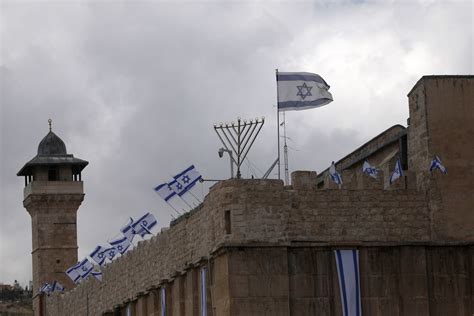 Palestine Hundreds Of Israeli Settlers Storm Al Aqsa Complex Police