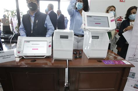 El Instituto Nacional Electoral Ine Presenta La Urna Electr Nica