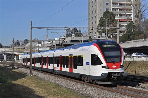 RABe 523 009 auf der S1 fährt Richtung Bahnhof SBB Bahnbilder de