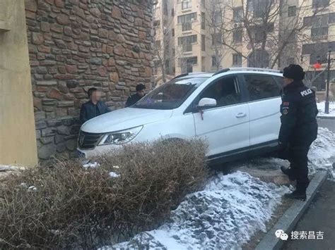 昌吉一女司机开车冲进绿化带，只因为 搜狐汽车 搜狐网