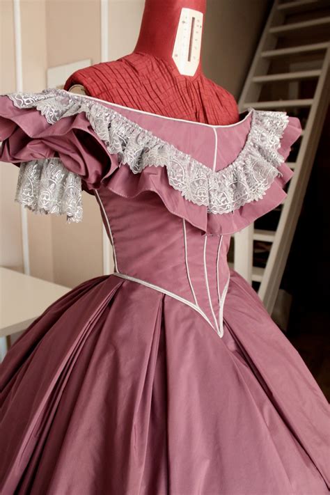 Victorian Ball Gown In Mauve Taffeta And Silver Lace 1860 Etsy