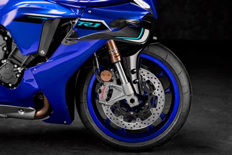 2025 Yamaha Yzf R1 And Yzf R1m Preview Rider Magazine