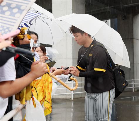 【阪神】岡田監督「あれよ、火曜日いく」村上頌樹を異例の連続スライド 新人王獲得へ大きな期待 プロ野球写真ニュース 日刊スポーツ