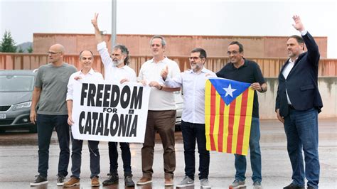 Líderes catalanes indultados salen de prisión con la voluntad de