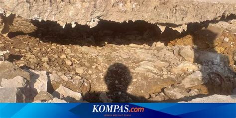 Tanah Bergerak Di Bojong Koneng Bogor 18 Rumah Rusak