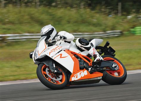 Ktm Rc8r 試乗レポート 新車・中古バイク検索サイト