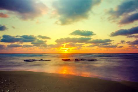 無料画像 ビーチ 風景 海岸 水 自然 屋外 砂 海洋 地平線 シルエット 雲 人 空 日光 日の出 日没