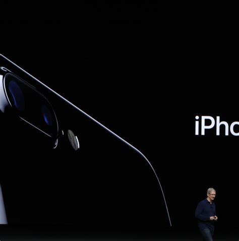 Did we just hit peak Apple? | Vox