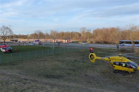 Drei Schwerverletzte Bei Unfall In Dachau Zwei Rettungs Hubschrauber