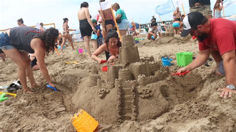 Comenzó El Concurso Nacional De Castillos Y Figuras De Arena En La Costa Infobae