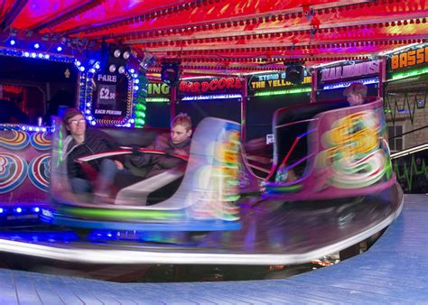 Download Enjoying The Fair Ride Wallpaper
