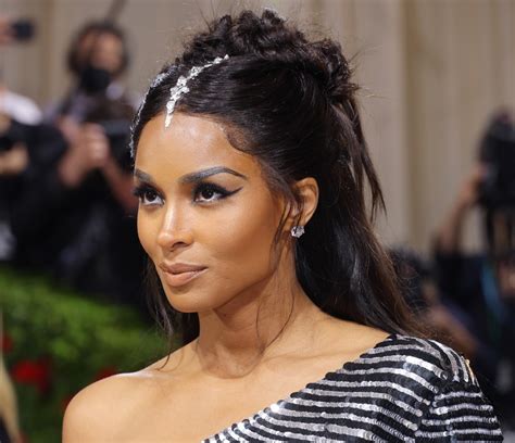 Ciara Watch See The Singers Show Stopping 2022 Met Gala Look