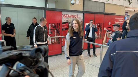 Foto Lana Pudar Stigla Na Aerodrom U Sarajevo Jedinstvena Bosna I