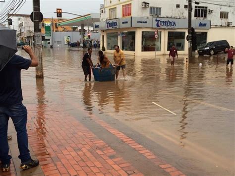 G Forte Chuva Alaga Ruas Casas E Carros Em Rio Branco Nesta Sexta