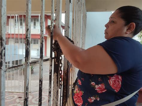 Van 3 Alumnos Desmayados En Secundaria De Mazatlán Por Falta De Minisplits Solo La Dirección