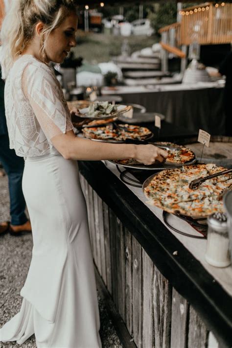 Fun Ways To Organize A Pizza Bar At Your Wedding Weddingomania