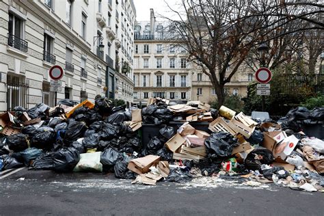 Lixo Se Acumula Nas Ruas De Paris Ap S Dez Dias De Greve De Garis