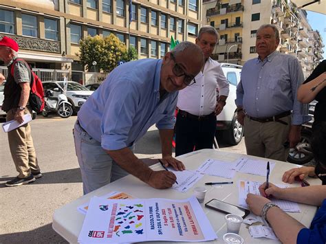 Palermo Raccolta Di Firme In Piazza Contro Il Progetto Di Autonomia