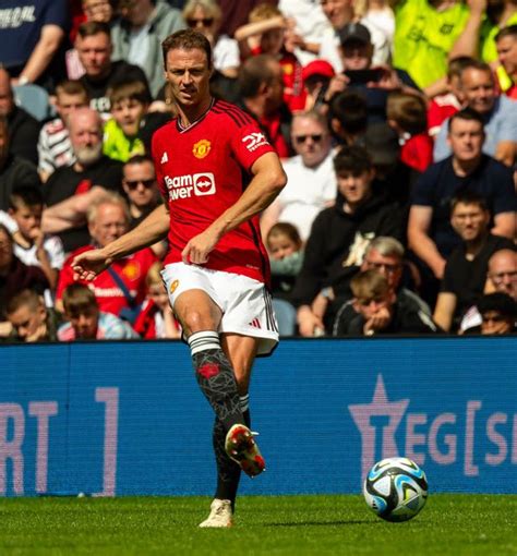 Erik Ten Hag Gives Verdict On Jonny Evans Second Man Utd Debut As Fans