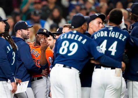 MLB investigating Hector Neris Julio Rodríguez incident as Neris denies