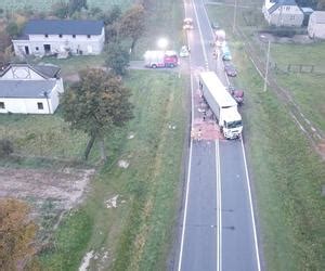 Tragiczny wypadek na DK 10 pod Trzeciewnicą Zginęły dwie osoby