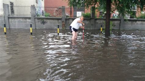 U Asno Nevreme Stiglo U Srbiju Pljusak U Beogradu Sve Se Smrklo Eka