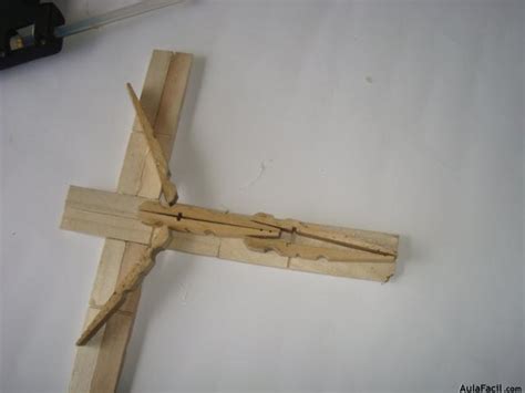 Crucifijo Elaborado Con Pinzas Pinzas De Madera Manualidades