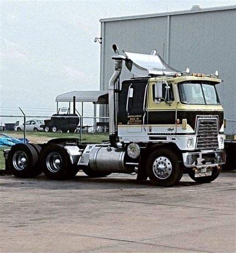 Pin By Shane Durkin On Old Ih Big Rig Trucks Big Trucks Classic Trucks