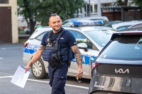 Policjanci Z S Siedztwa Funkcjonariousze Z Ole Nicy Zn W W Telewizji