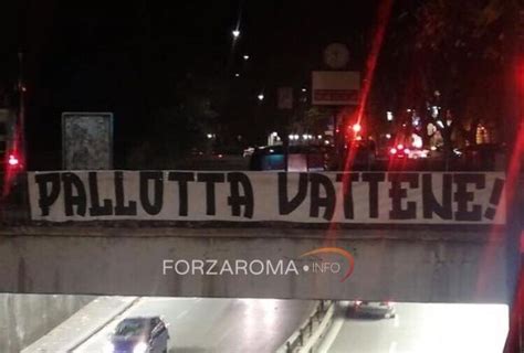 Rabbia Dei Tifosi Per Le Strade Di Roma Volantini E Striscioni Contro