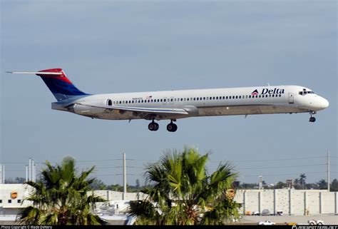 N Dl Delta Air Lines Mcdonnell Douglas Md Photo By Wade Denero