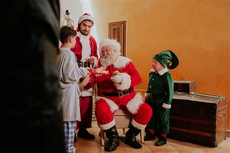 Santa Claus Nzallanù 2 0 prima proiezione al CineTeatro De Filippo di