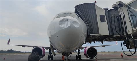 Paura E Aereo Danneggiato Allarrivo A Fontanarossa Volo Londra