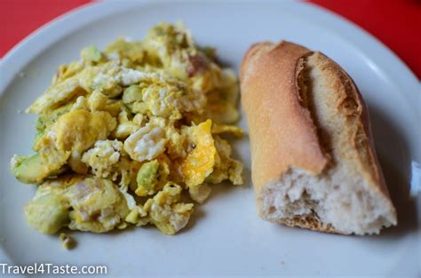 Scrambled eggs with Avocado – Travel For Taste