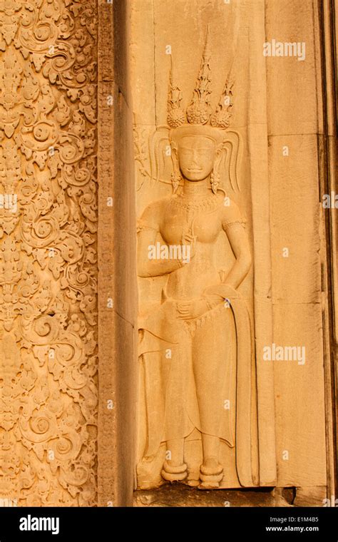 Apsara Dancer Carving At Angkor Wat Stock Photo Alamy