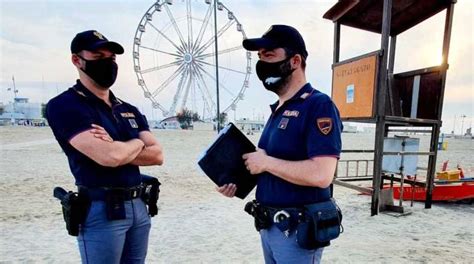 Rimini Palpeggia Le Turiste In Spiaggia Enne Accusato Di Violenza