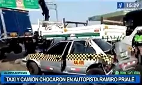 Un taxi y un camión chocaron en la autopista Ramiro Prialé